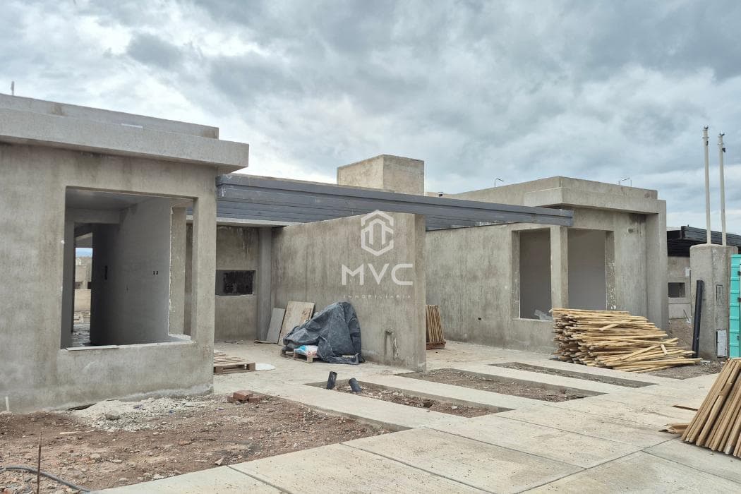 SE VENDE CASA EN POZO - B° PRIVADO LAS ACACIAS, GODOY CRUZ.