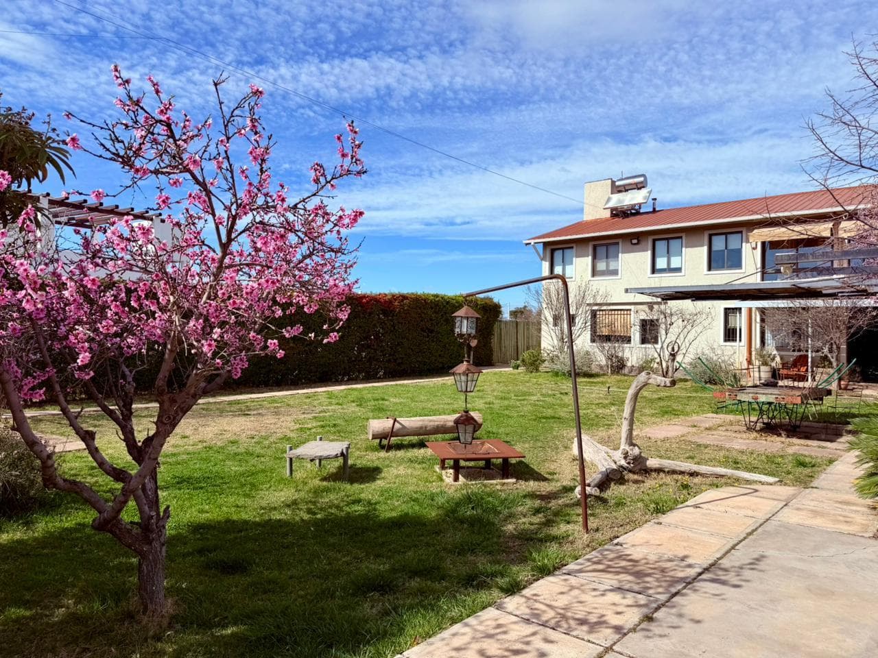 SE VENDE IMPORTANTE CASA EN VISTALBA, LUJAN DE CUYO, MZA